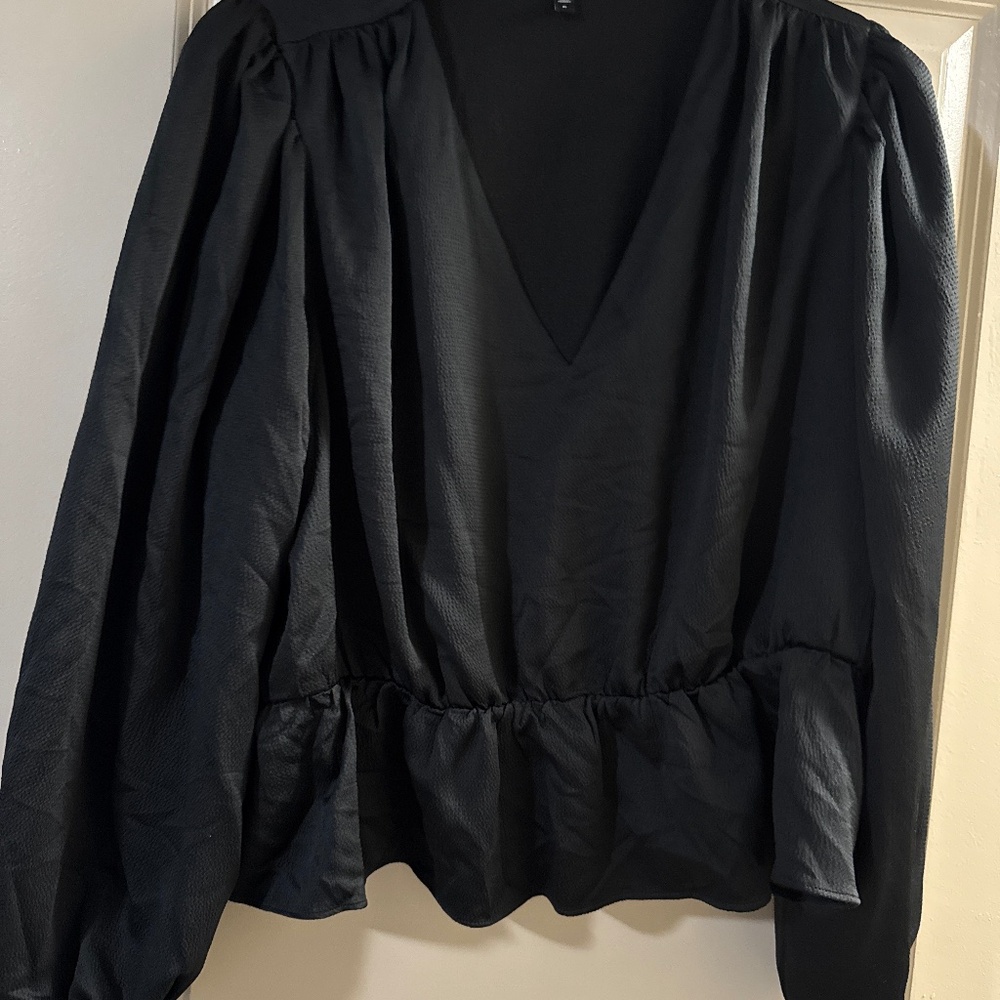 Express black top with puffed sleeves
